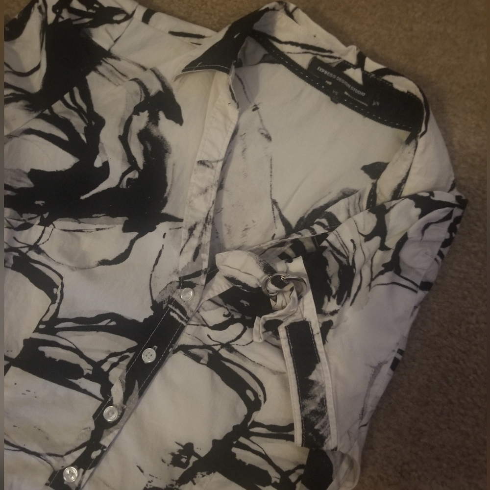 Express Design Studio Collared Top - Picture 2 of 2
